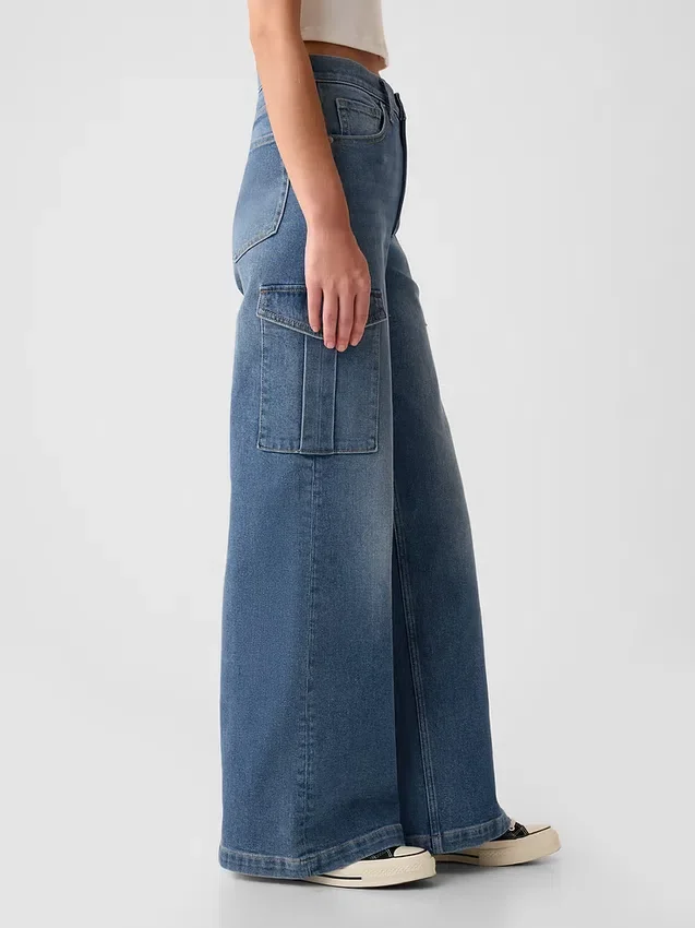 Cargo-Jeans mit hoher Leibhöhe und weitem Bein