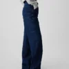 Carpenter-Jeans im 90er-Jahre-Stil mit mittlerer Leibhöhe