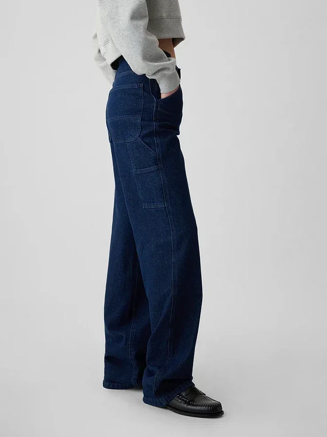 Carpenter-Jeans im 90er-Jahre-Stil mit mittlerer Leibhöhe