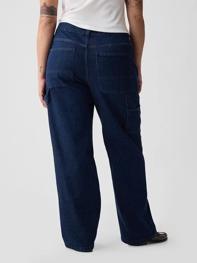 Carpenter-Jeans im 90er-Jahre-Stil mit mittlerer Leibhöhe