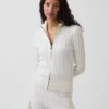 CashSoft-Strickjacke mit Zopfmuster, kurz geschnitten und Reißverschluss
