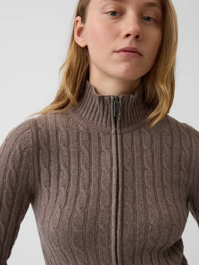 CashSoft-Strickjacke mit Zopfmuster, kurz geschnitten und Reißverschluss