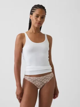 Cheeky-Bikini aus Spitze