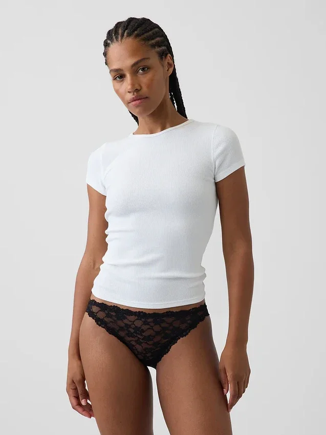 Cheeky-Bikini aus Spitze