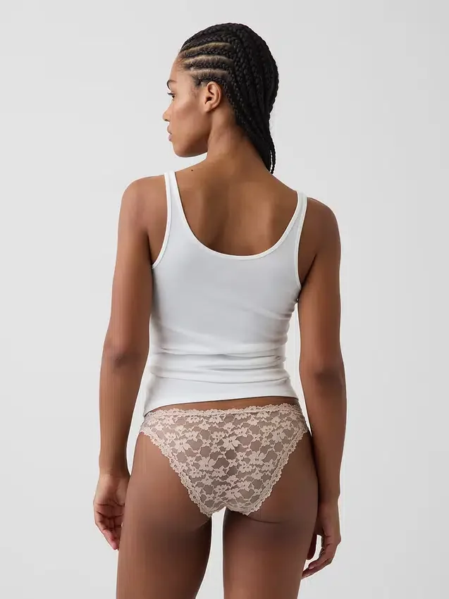 Cheeky-Bikini aus Spitze