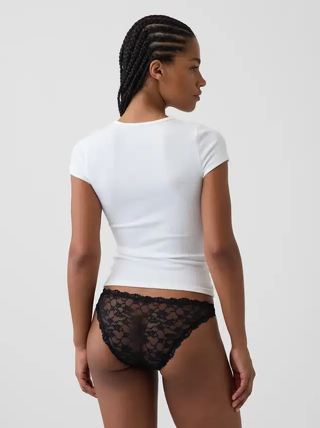 Cheeky-Bikini aus Spitze