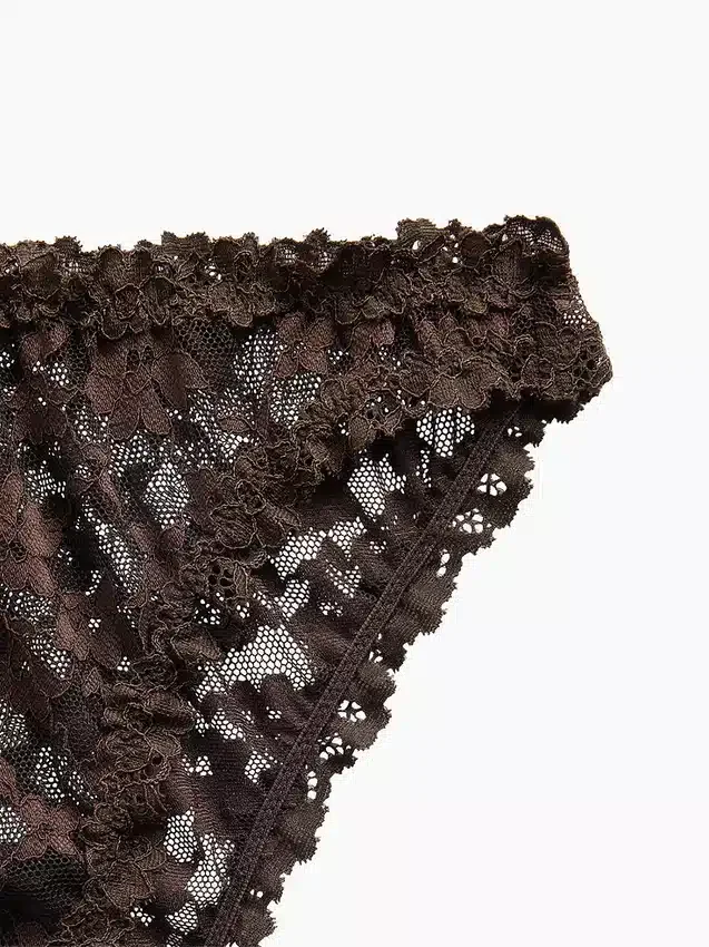 Cheeky-Bikini aus Spitze