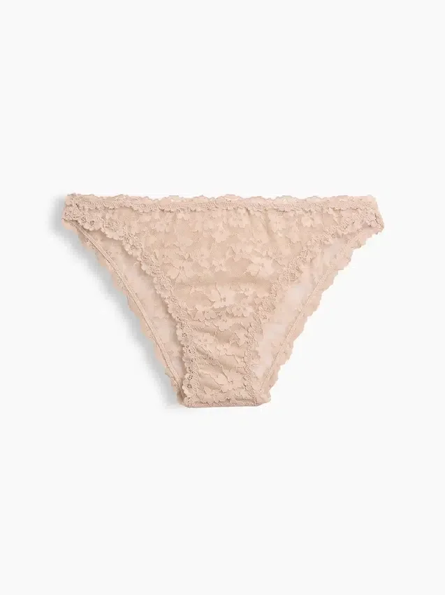 Cheeky-Bikini aus Spitze