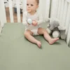 Comfy Cubs Musselin-Spannbetttuch für das Kinderbett