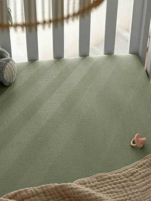 Comfy Cubs Musselin-Spannbetttuch für das Kinderbett