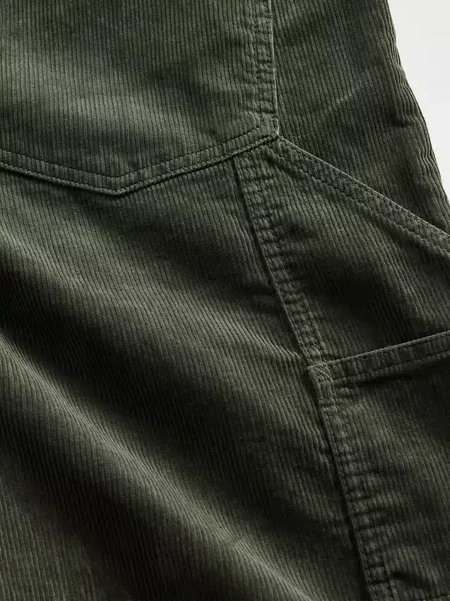 Cord-Carpenter-Hose im 90er-Jahre-Stil, locker geschnitten