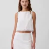 Crop-Top aus Leinenmischung mit Spitzenbesatz am Saum