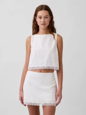 Crop-Top aus Leinenmischung mit Spitzenbesatz am Saum