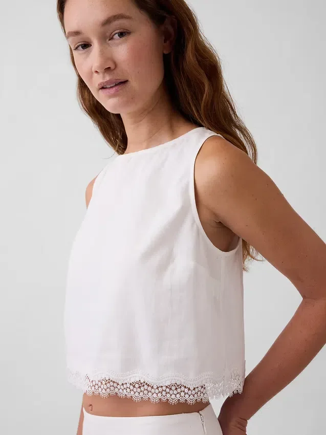 Crop-Top aus Leinenmischung mit Spitzenbesatz am Saum