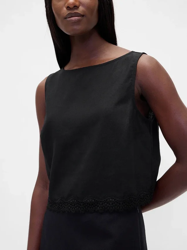 Crop-Top aus Leinenmischung mit Spitzenbesatz am Saum