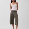 Culotte-Hose mit mittlerer Leibhöhe und Gürtel