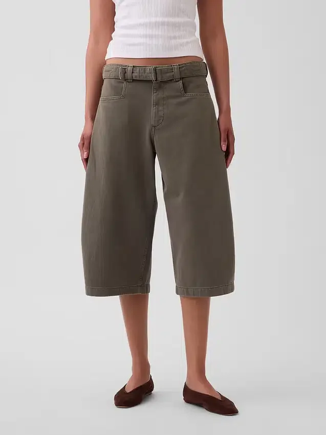 Culotte-Hose mit mittlerer Leibhöhe und Gürtel