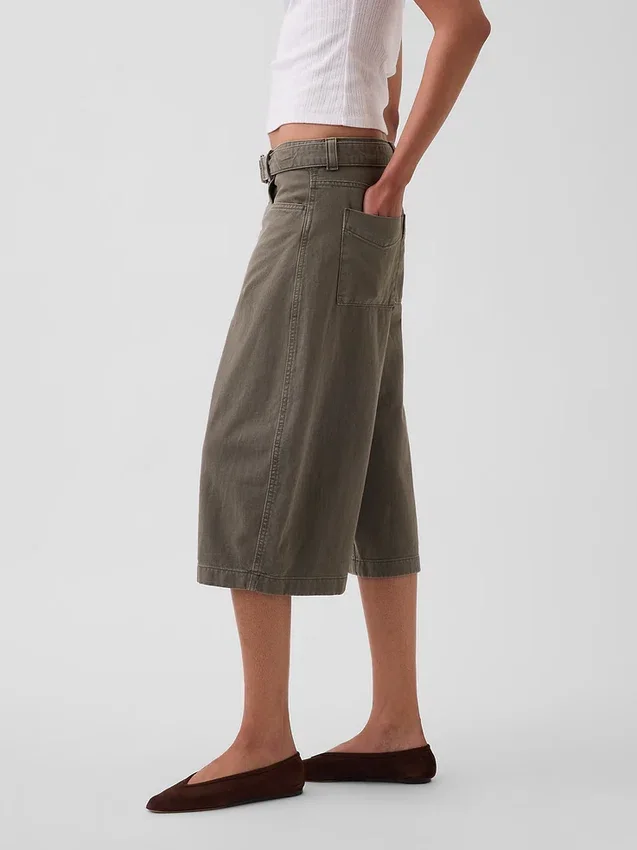 Culotte-Hose mit mittlerer Leibhöhe und Gürtel