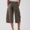 Culotte-Hose mit mittlerer Leibhöhe und Gürtel