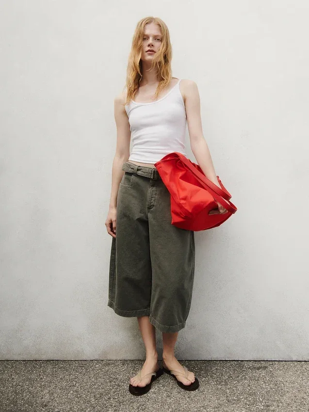 Culotte-Hose mit mittlerer Leibhöhe und Gürtel
