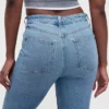 Curvy High-Rise-Jeans im 90er-Jahre-Slim-Straight-Schnitt