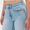 Curvy High-Rise-Jeans im 90er-Jahre-Slim-Straight-Schnitt