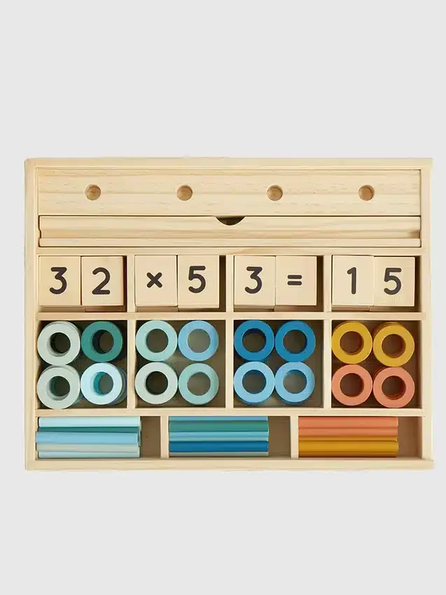 Das Lernspielzeug-Set „Math Path“
