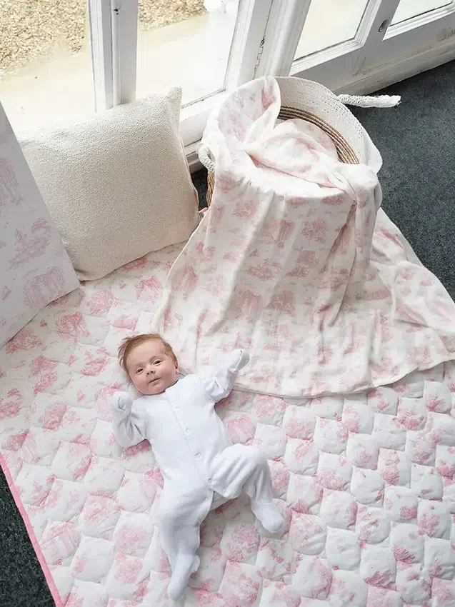 Die „Spring Toile“-Bambus-Babydecke von The Gilded Bird