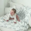 Die „Spring Toile“-Bambus-Babydecke von The Gilded Bird