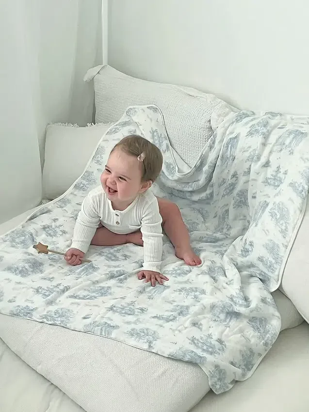 Die „Spring Toile“-Bambus-Babydecke von The Gilded Bird