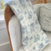 Die „Spring Toile“-Bambus-Babydecke von The Gilded Bird