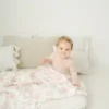 Die „Spring Toile“-Bambus-Babydecke von The Gilded Bird