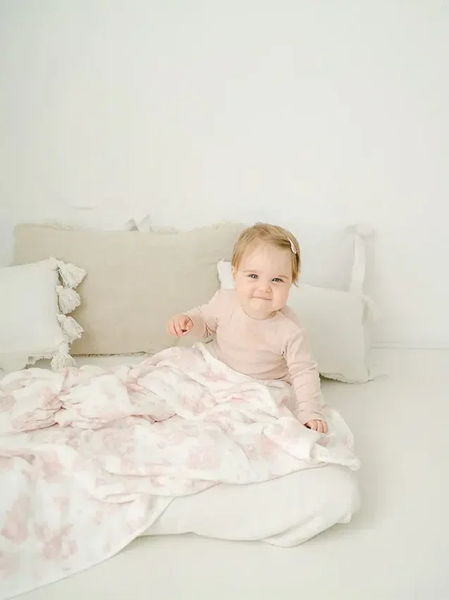 Die „Spring Toile“-Bambus-Babydecke von The Gilded Bird