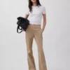 Eng anliegende Khakis mit Flare-Schnitt und niedriger Leibhöhe