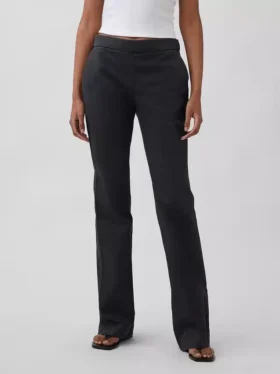 Eng anliegende Khakis mit Flare-Schnitt und niedriger Leibhöhe