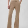 Eng anliegende Khakis mit Flare-Schnitt und niedriger Leibhöhe