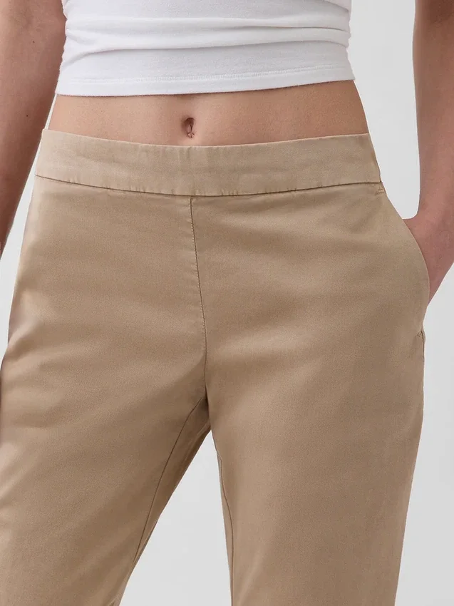 Eng anliegende Khakis mit Flare-Schnitt und niedriger Leibhöhe