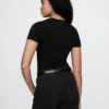 Eng anliegender Jersey-T-Shirt-Bodys mit String