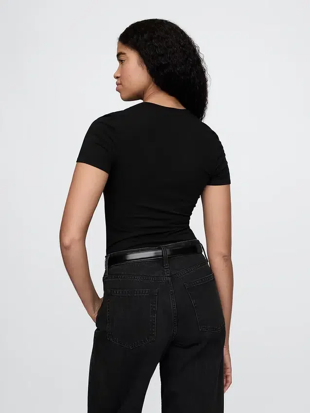 Eng anliegender Jersey-T-Shirt-Bodys mit String