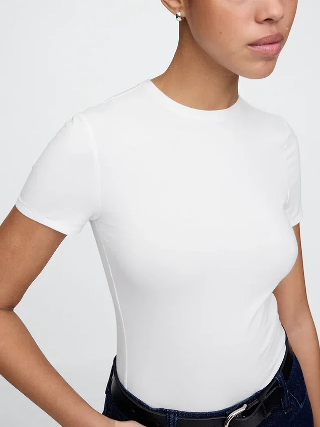 Eng anliegender Jersey-T-Shirt-Bodys mit String