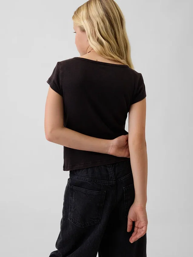 Eng anliegendes Kinder-T-Shirt mit Flügelärmeln
