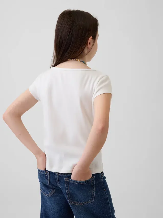 Eng anliegendes Kinder-T-Shirt mit Flügelärmeln
