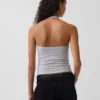Eng anliegendes, kurzes Neckholder-Oberteil