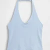 Eng anliegendes, kurzes Neckholder-Oberteil