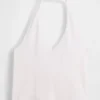 Eng anliegendes, kurzes Neckholder-Oberteil