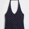 Eng anliegendes, kurzes Neckholder-Oberteil