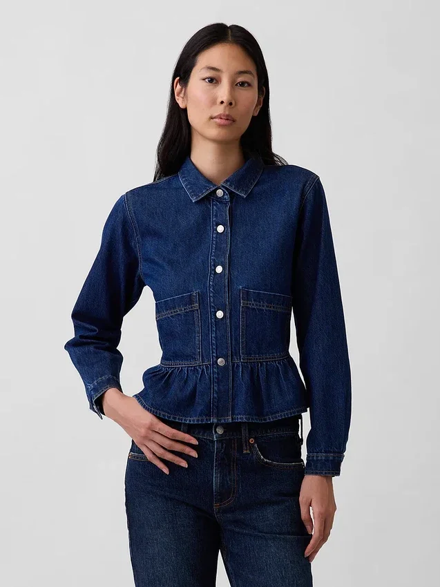 Eng anliegendes Peplum-Oberteil aus Denim