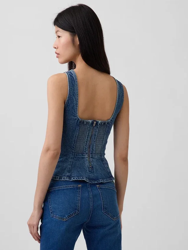 Eng anliegendes Peplum-Oberteil aus Denim