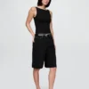 Eng gestricktes Jersey-Oberteil mit U-Boot-Ausschnitt
