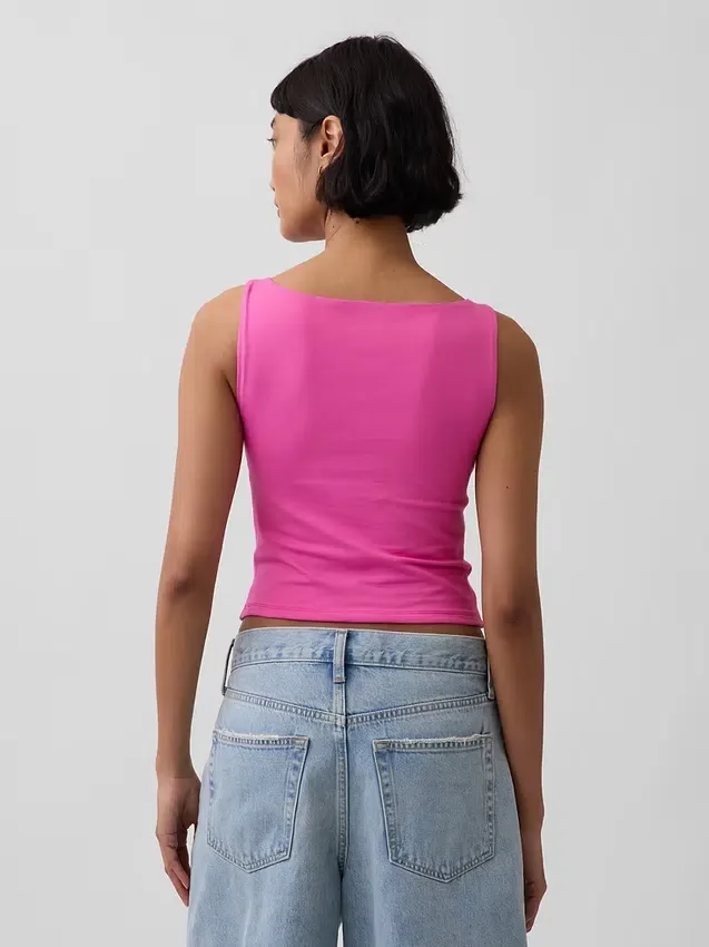 Eng gestricktes Jersey-Oberteil mit U-Boot-Ausschnitt